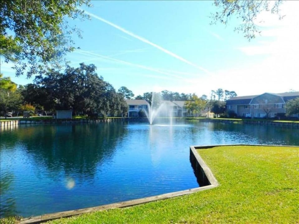 F3 close to front heated pool Apartment in Saint Simons Island