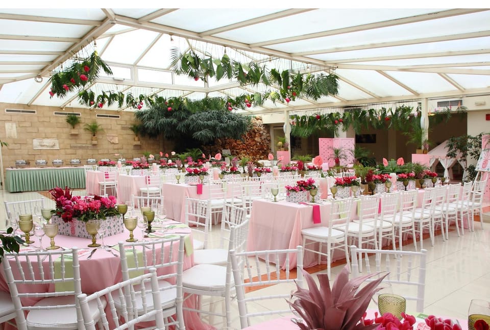 Restaurant/places to eat, Banquet/Function facilities, Decorative detail