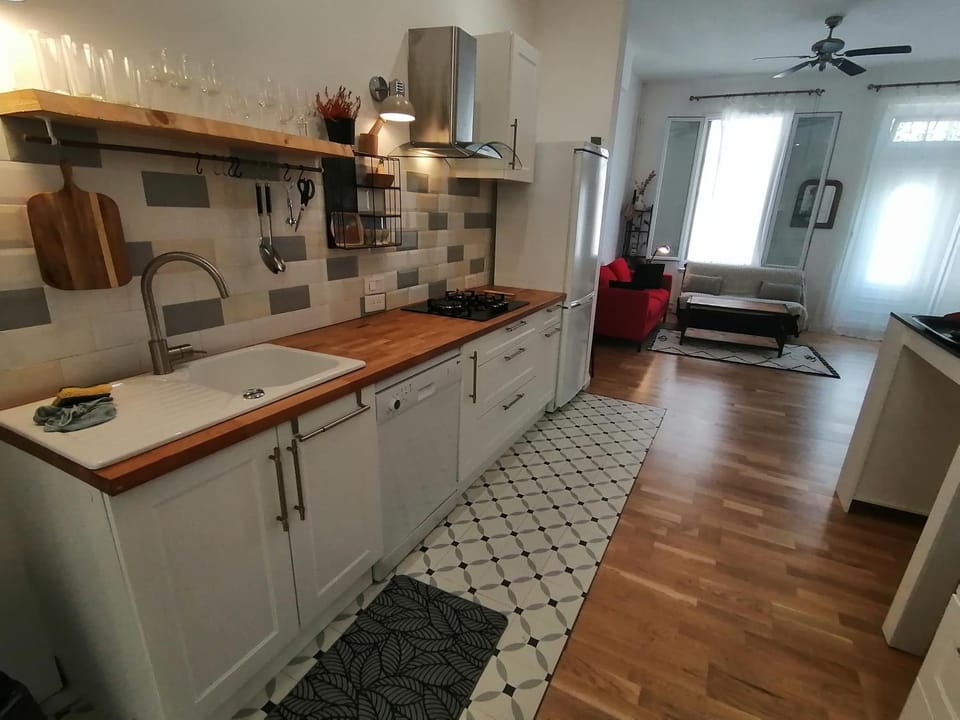 Kitchen or kitchenette