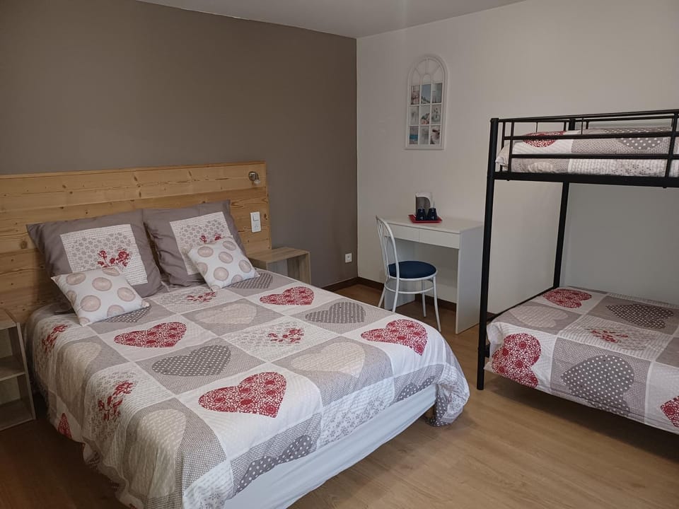 Bedroom, bunk bed