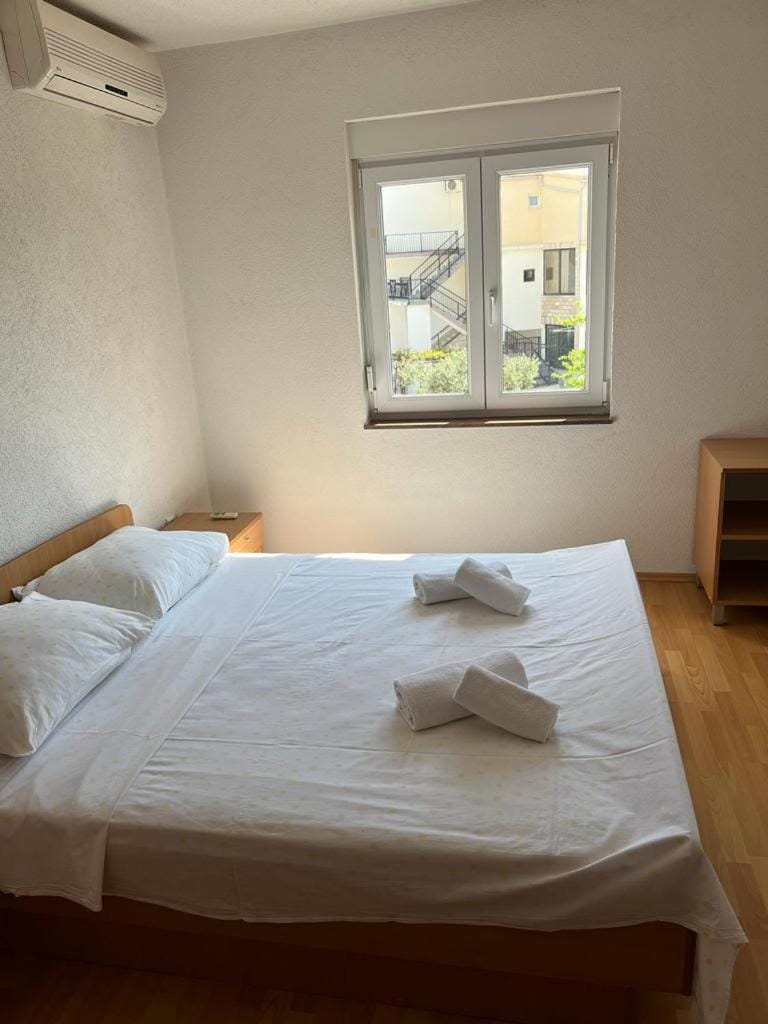 Apartments with free private parking Apartment in Baška Voda