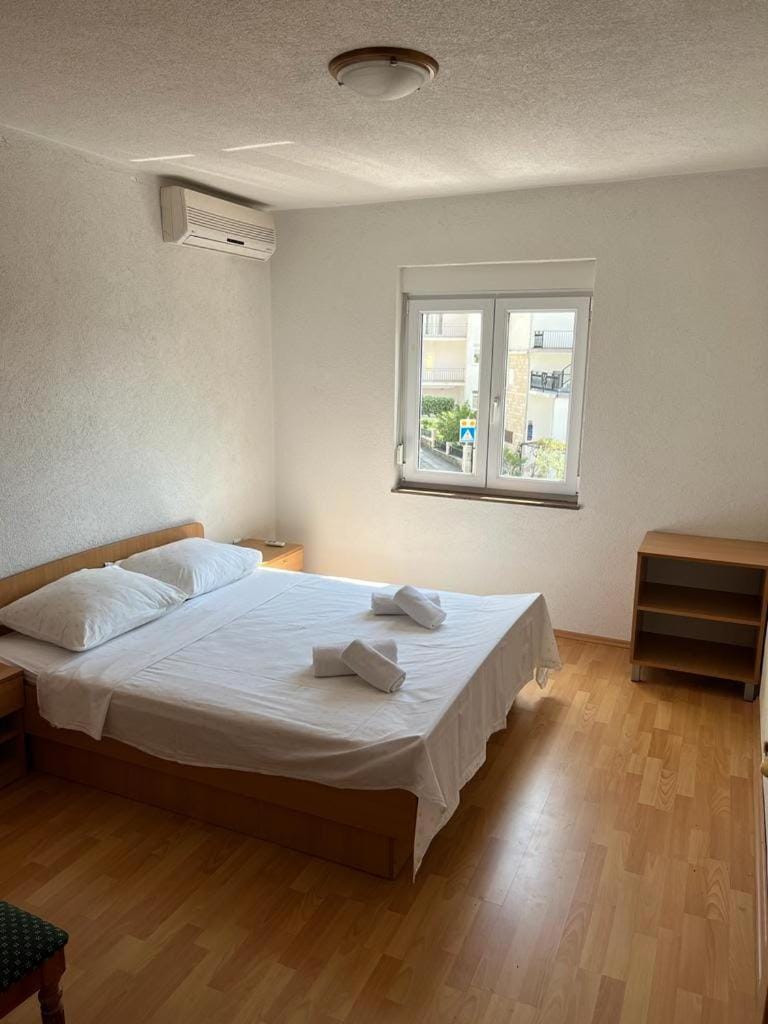 Apartments with free private parking Apartment in Baška Voda