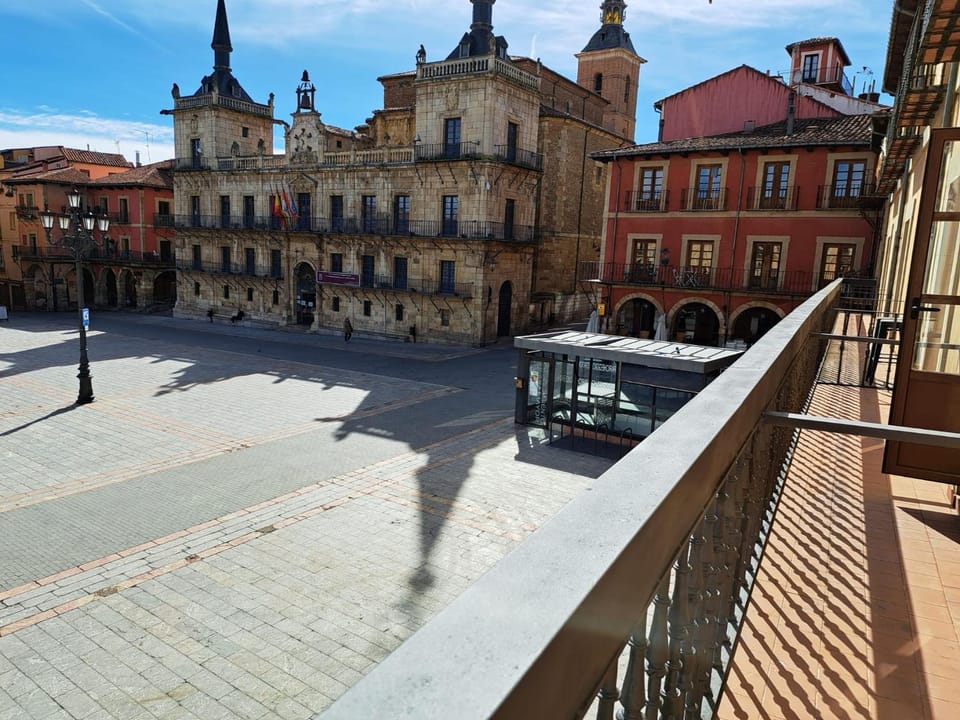 Nearby landmark, Neighbourhood, City view, Landmark view, Street view, Location