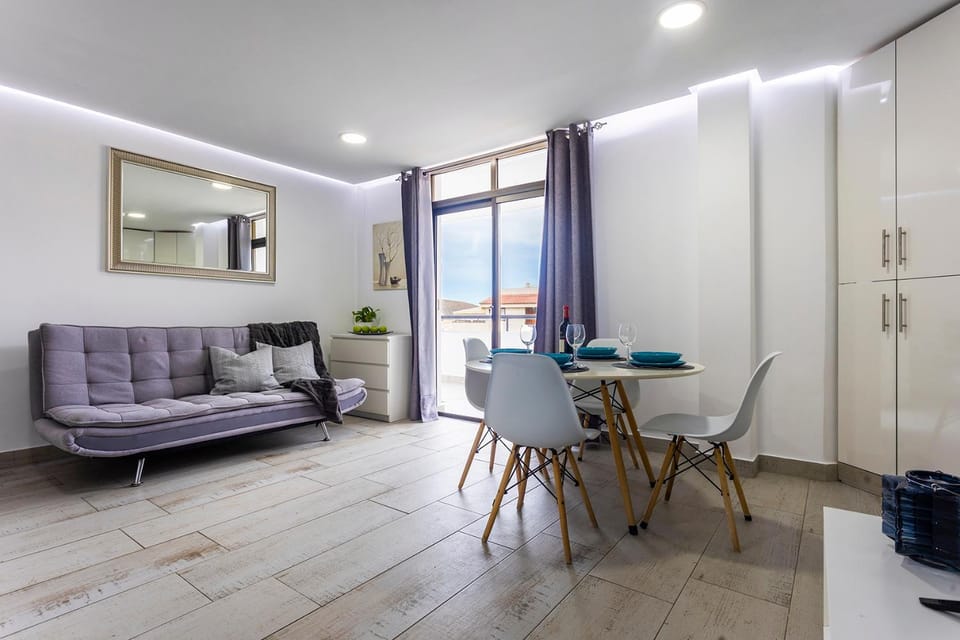 Kitchen or kitchenette, Living room, Seating area, Dining area