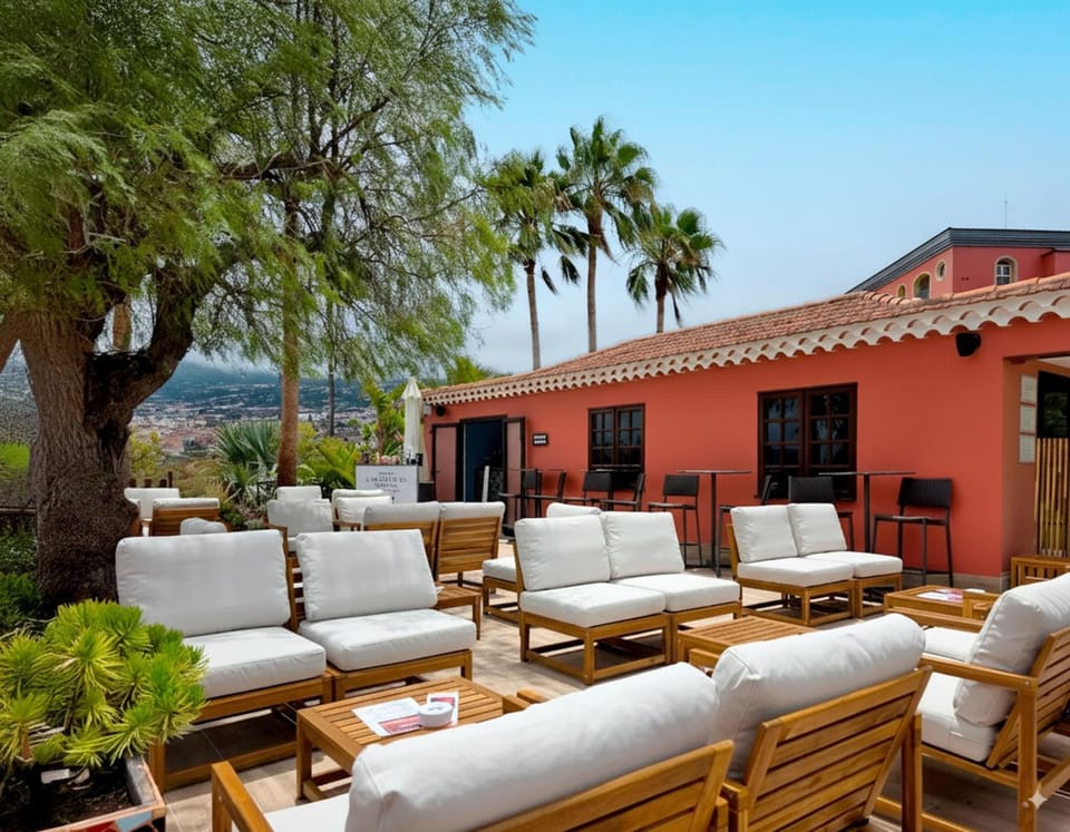 Restaurant/places to eat, Garden, View (from property/room), Balcony/Terrace, Lounge or bar