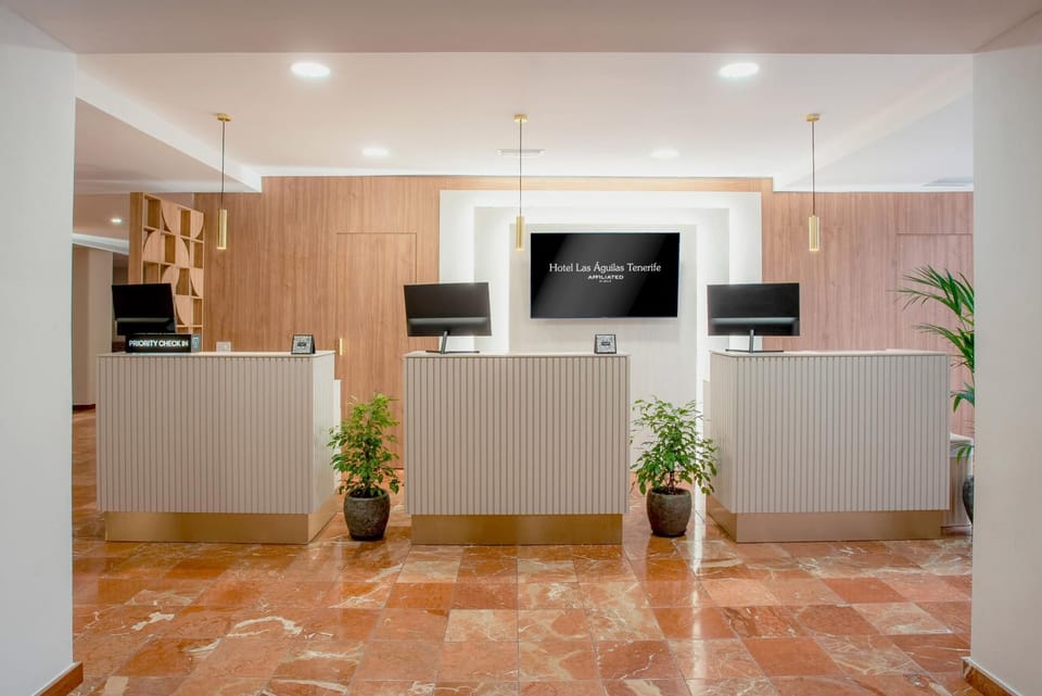 Facade/entrance, TV and multimedia, Lobby or reception