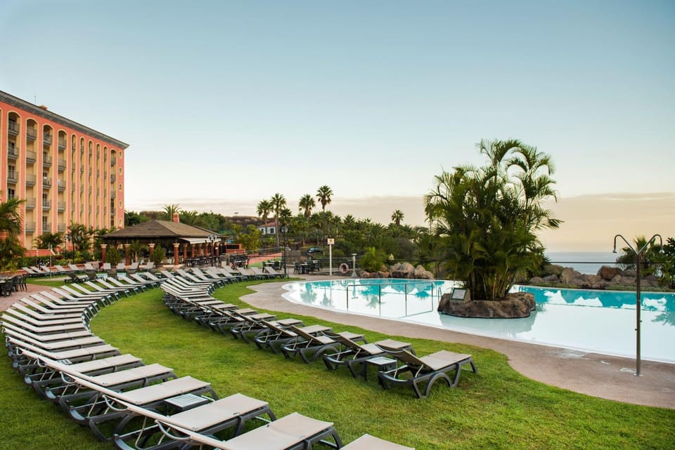 Shower, Restaurant/places to eat, Garden, Balcony/Terrace, Lounge or bar, Sea view, Swimming pool