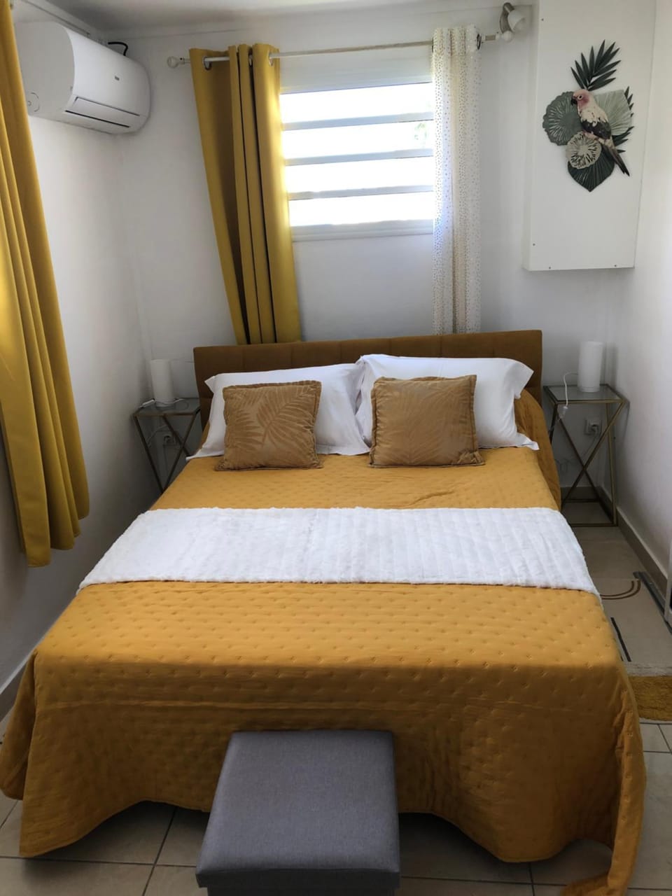 Bed, Photo of the whole room, Bedroom, air conditioner