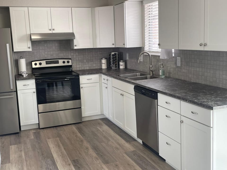 Kitchen or kitchenette, dishwasher, pet friendly, stove