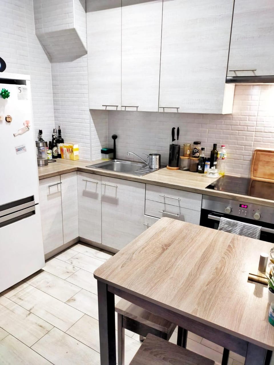 Kitchen or kitchenette, oven, stove