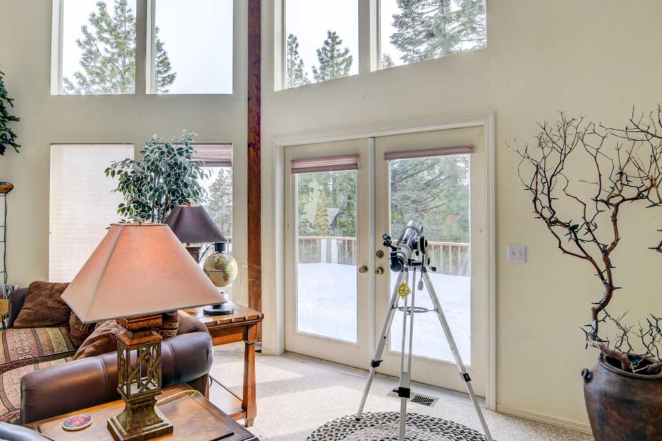 Pet-Friendly California Cabin with Beach Access Cabin in Lake Almanor West