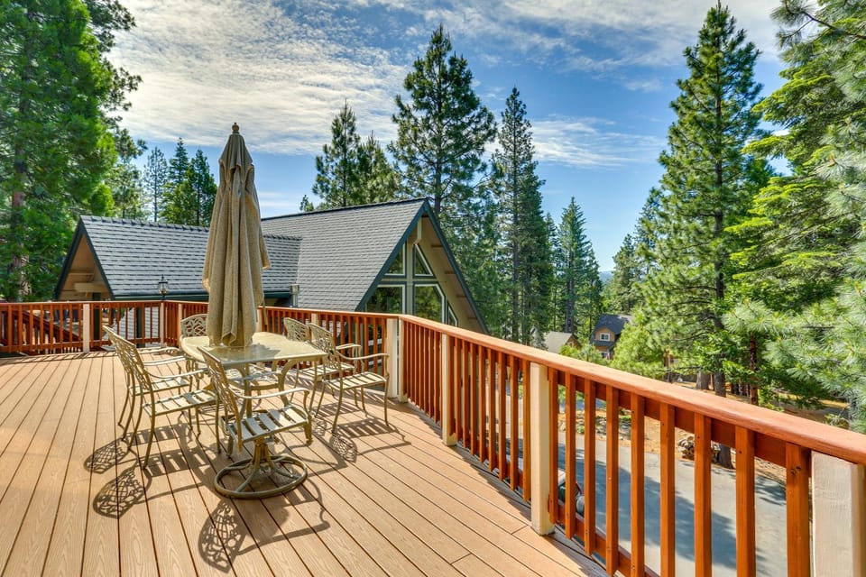 Pet-Friendly California Cabin with Beach Access Cabin in Lake Almanor West