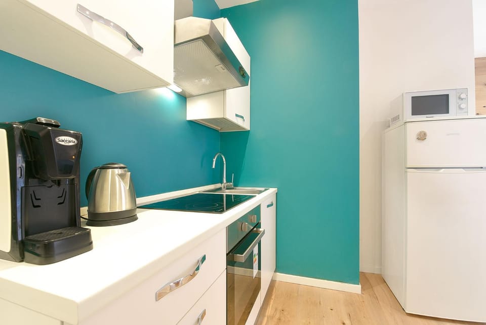 Kitchen or kitchenette, oven, stove