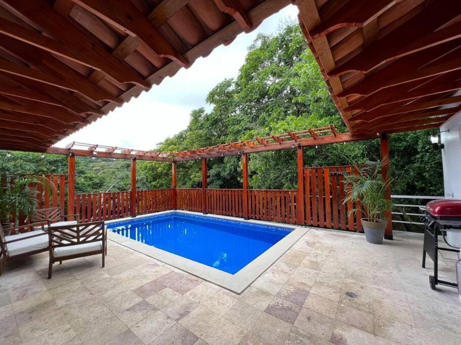 Escape from stress & noise! Villa in Bay Islands Department
