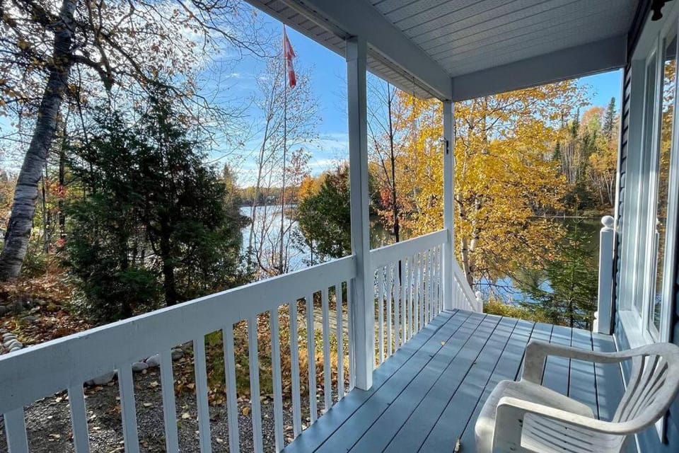 Le Chalet Bleu, aux pieds des Monts-Valin Chalet in Quebec