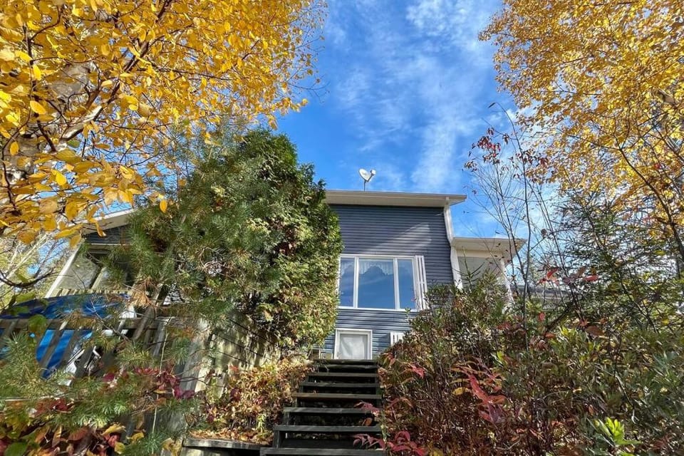 Le Chalet Bleu, aux pieds des Monts-Valin Chalet in Quebec