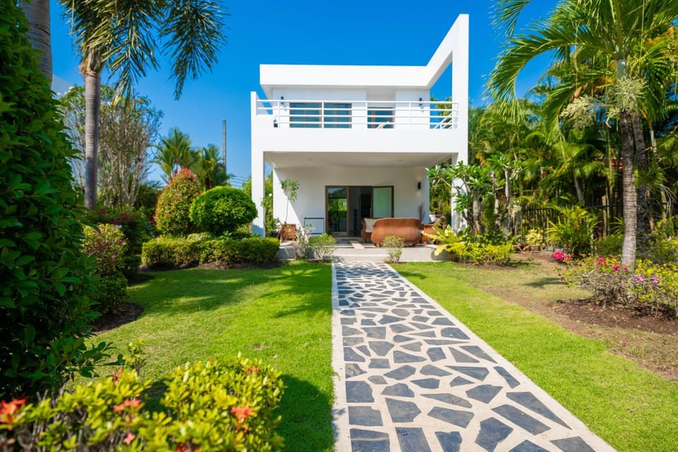 Property building, Patio, Patio, Spring, Day, Natural landscape, Winter, Garden, Balcony/Terrace, Balcony/Terrace, Garden view