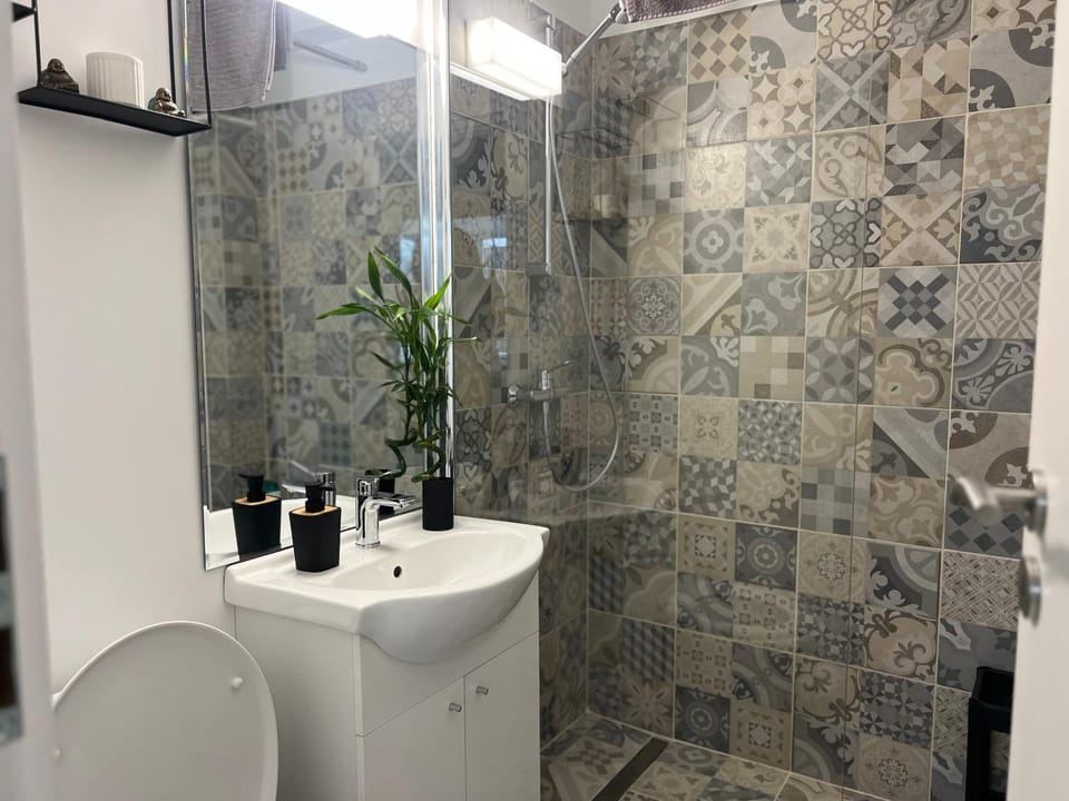 Shower, Bathroom