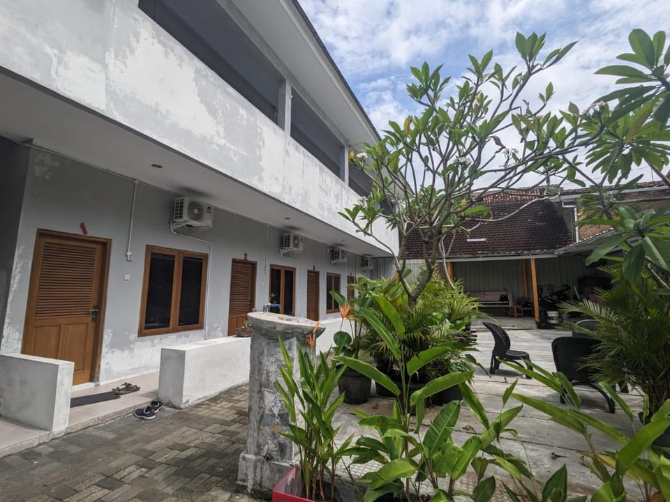 Rumah Pagar Merah Homestay Vacation rental in Yogyakarta