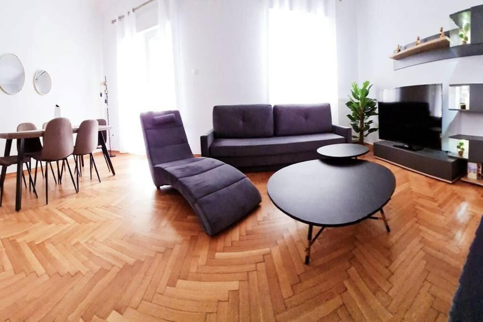 Lovely 2-Bedroom 4th Floor House Large Patio Apartment in Athens