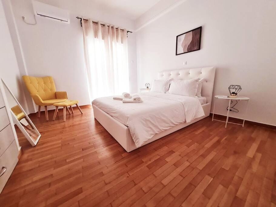 Lovely 2-Bedroom 4th Floor House Large Patio Apartment in Athens