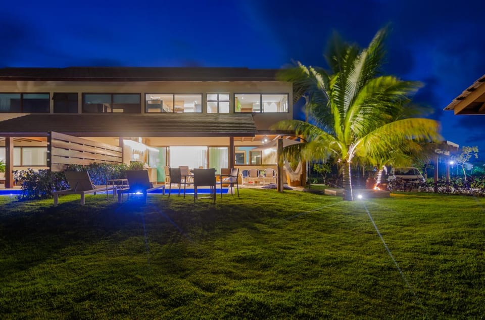 Property building, Night, Natural landscape, Garden, Garden, Garden view, Pool view, Swimming pool, sunbed