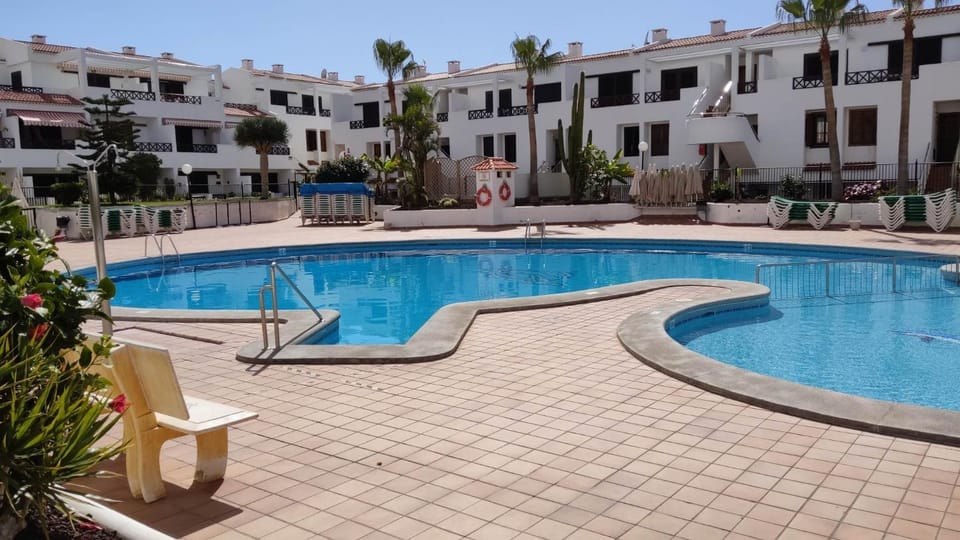 Property building, Swimming pool, Swimming pool