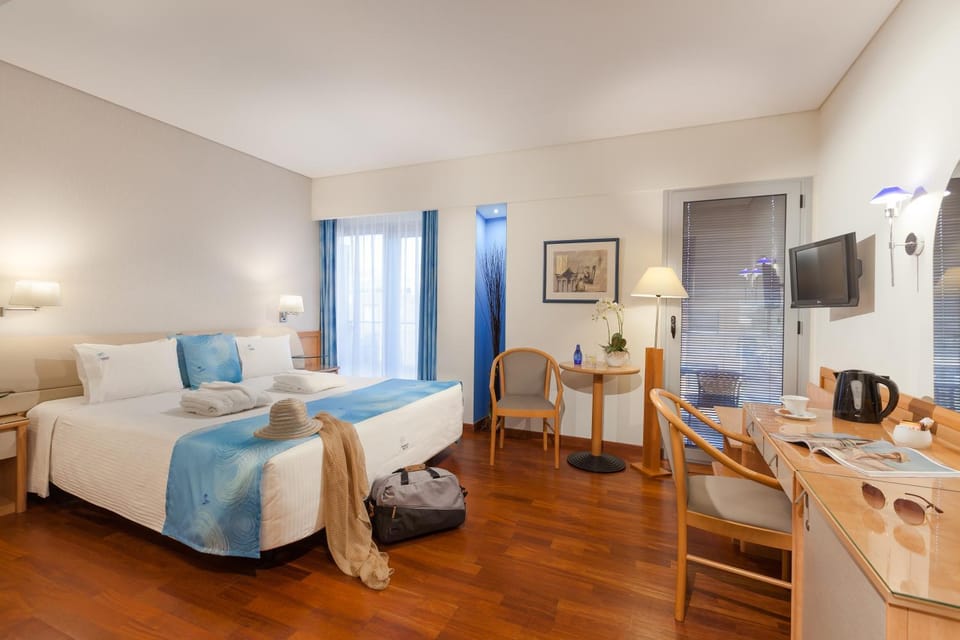 Photo of the whole room, City view, Street view, Quiet street view