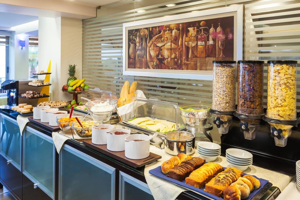 Restaurant/places to eat, Buffet breakfast