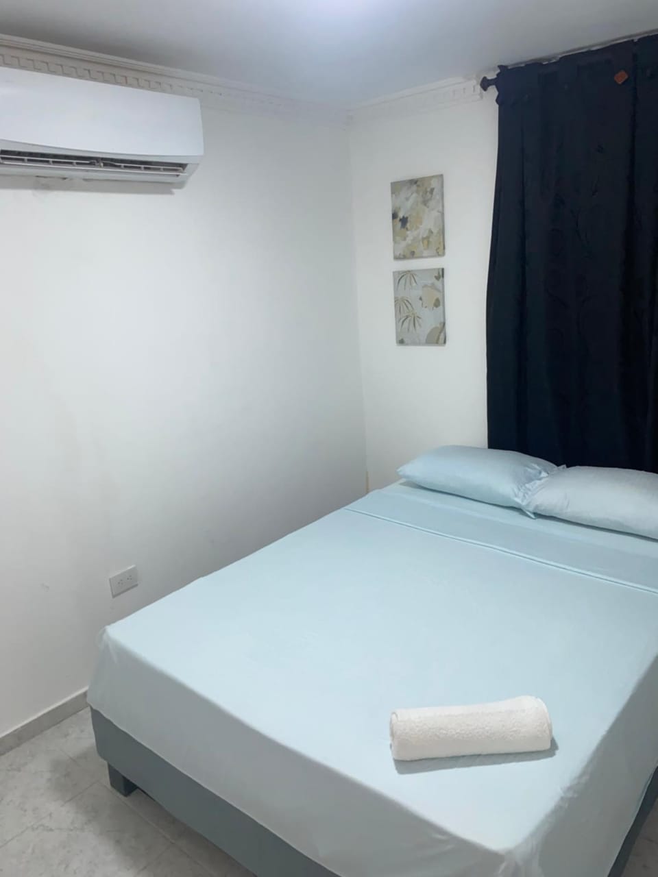 Bed, Photo of the whole room, Bedroom, air conditioner
