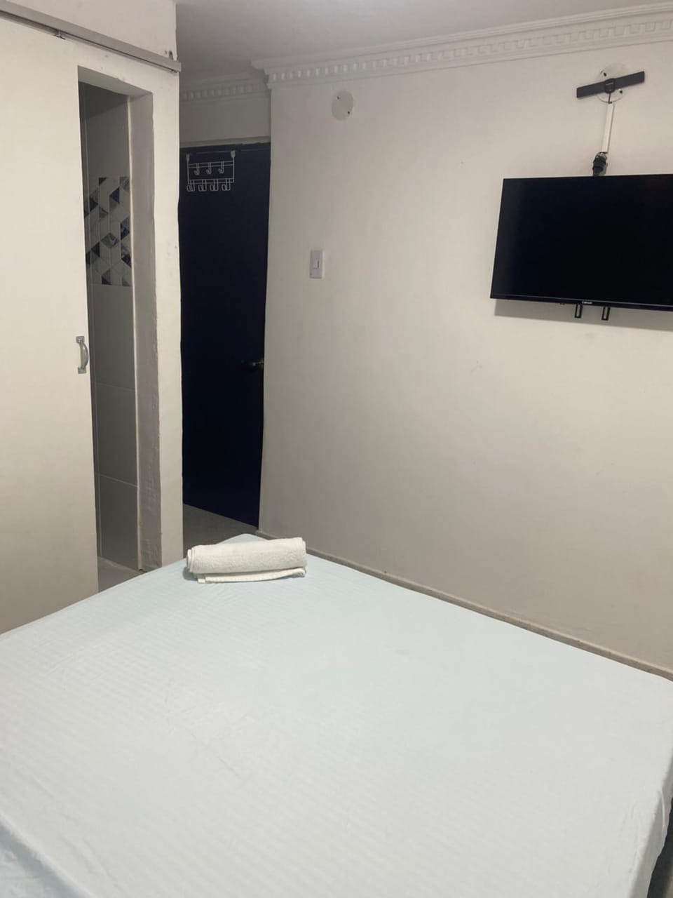 TV and multimedia, Photo of the whole room, Bedroom, air conditioner