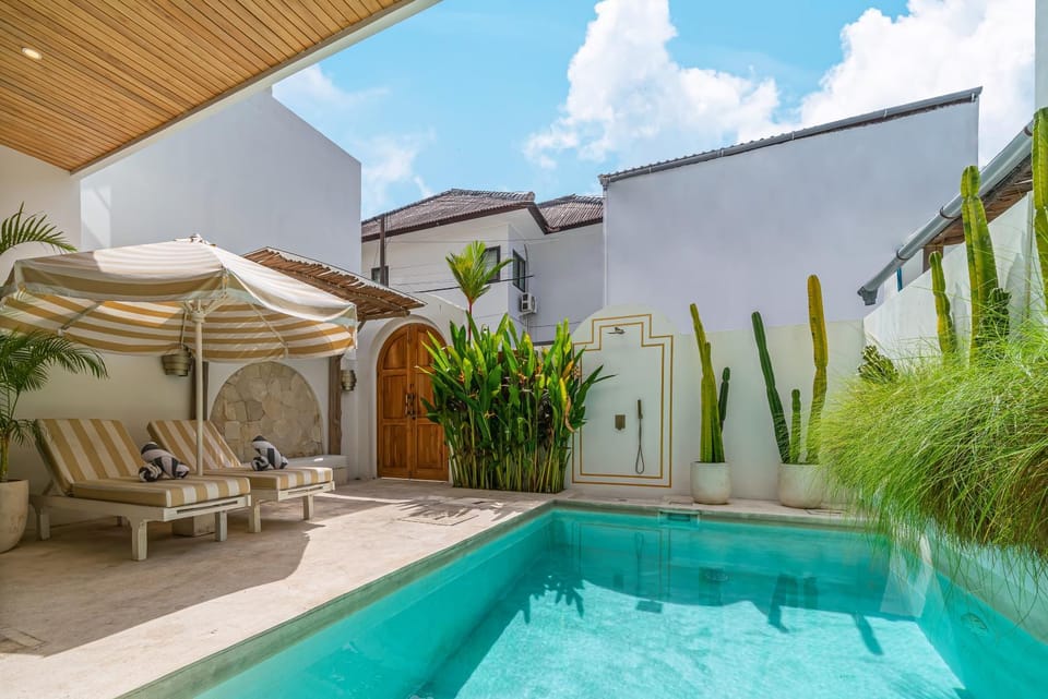 Day, Pool view, Swimming pool, sunbed
