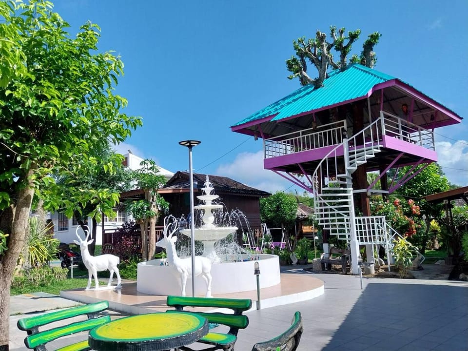 Day, Seating area, Garden view