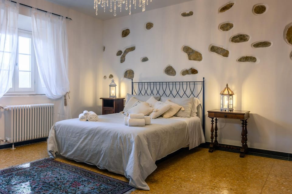 Bed, Photo of the whole room, Bedroom, internet