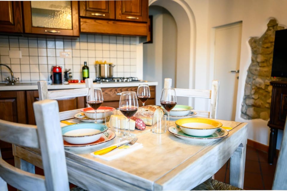 Food and drinks, Dining area, Food, Drinks, stove