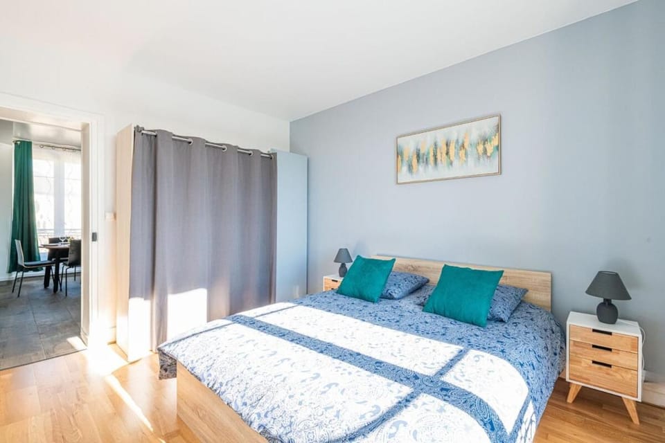 Vue cathédrale - Hypercentre - Charme Historique Apartment in Corbeil-Essonnes