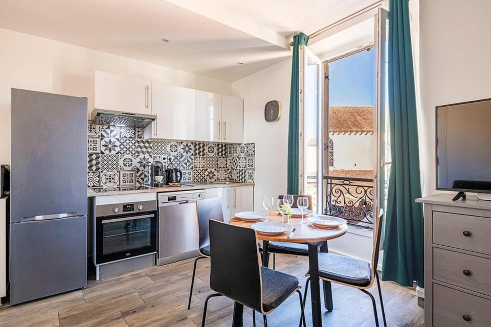 Vue cathédrale - Hypercentre - Charme Historique Apartment in Corbeil-Essonnes