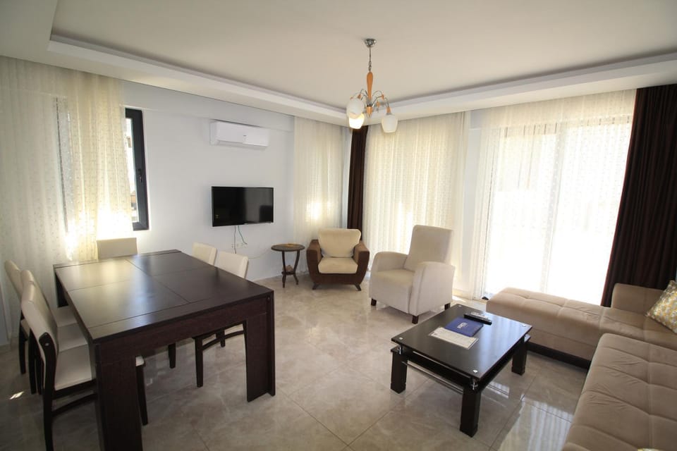 Communal lounge/ TV room, TV and multimedia, Living room, Dining area