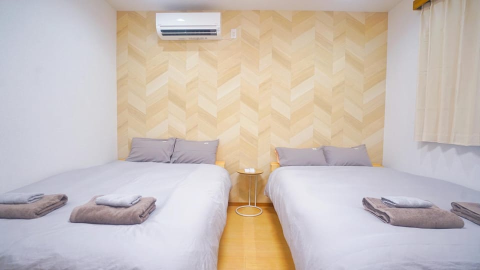 Bed, Photo of the whole room, Bedroom, air conditioner