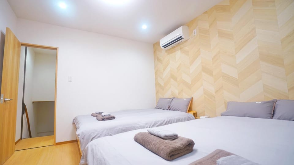 Bed, Photo of the whole room, Bedroom, towels, air conditioner