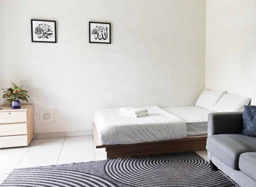 Rania Homestay near KLIA Nilai - 3 King 2 Queen - 4-Bedroom Entire House House in Negeri Sembilan, Malaysia