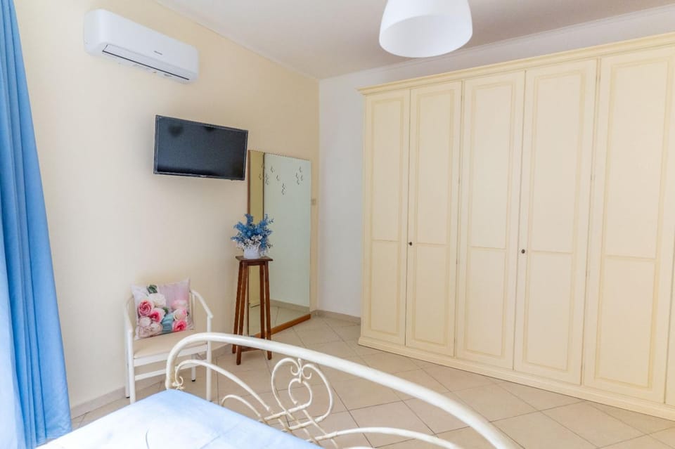 TV and multimedia, Bedroom, wardrobe