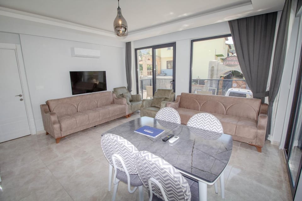TV and multimedia, Seating area, Dining area