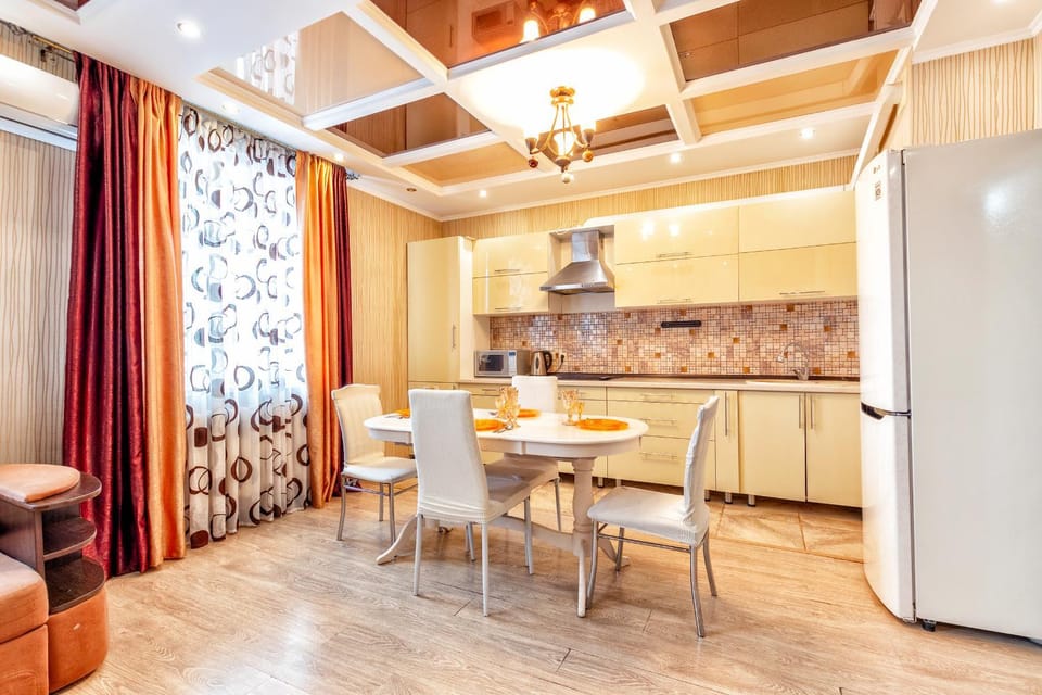 Kitchen or kitchenette, Living room, Seating area, Dining area, minibar, oven, pet friendly, stove
