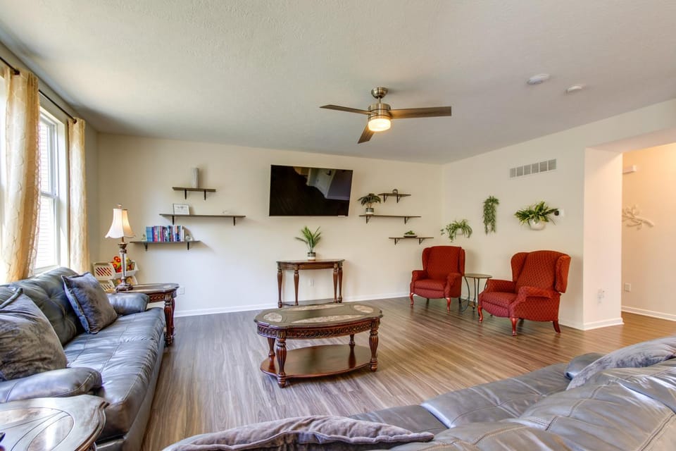 Private Backyard! Spacious Home 25 Mi to Columbus House in Ohio