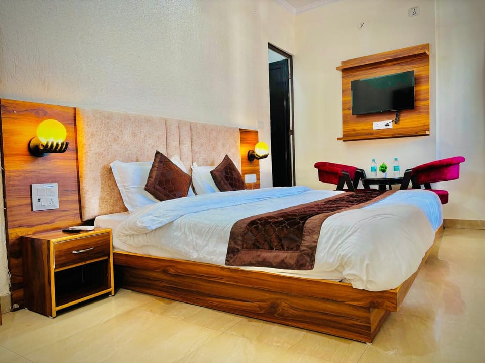 TV and multimedia, Photo of the whole room, Bedroom