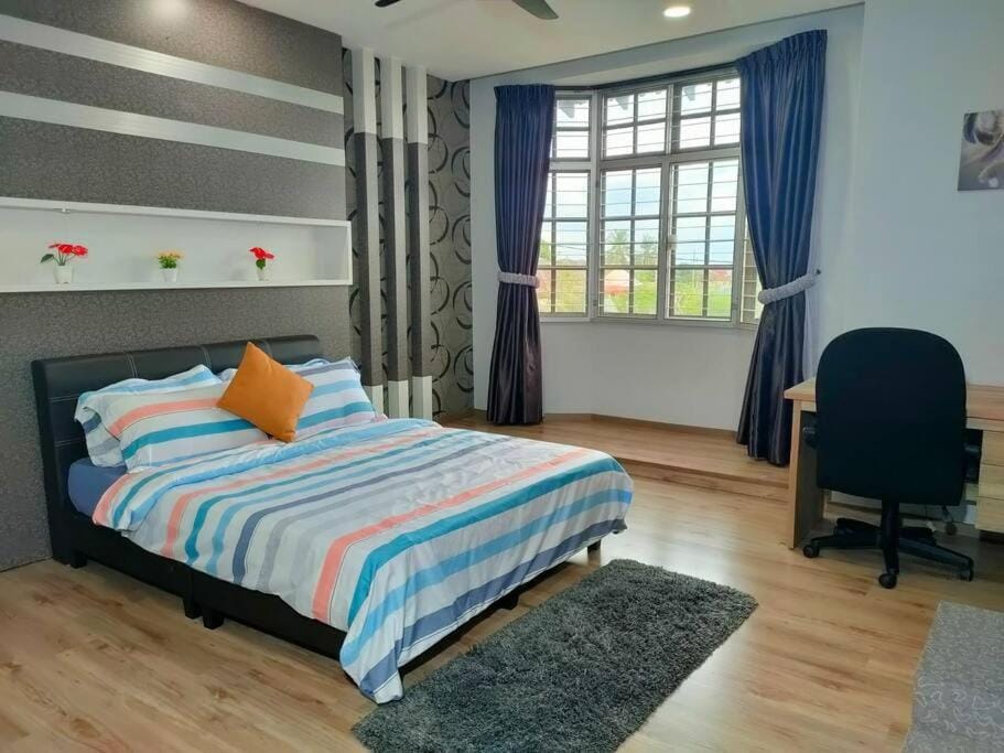 678 homestay 4 room 5 minutes to tower House in Perak Tengah District