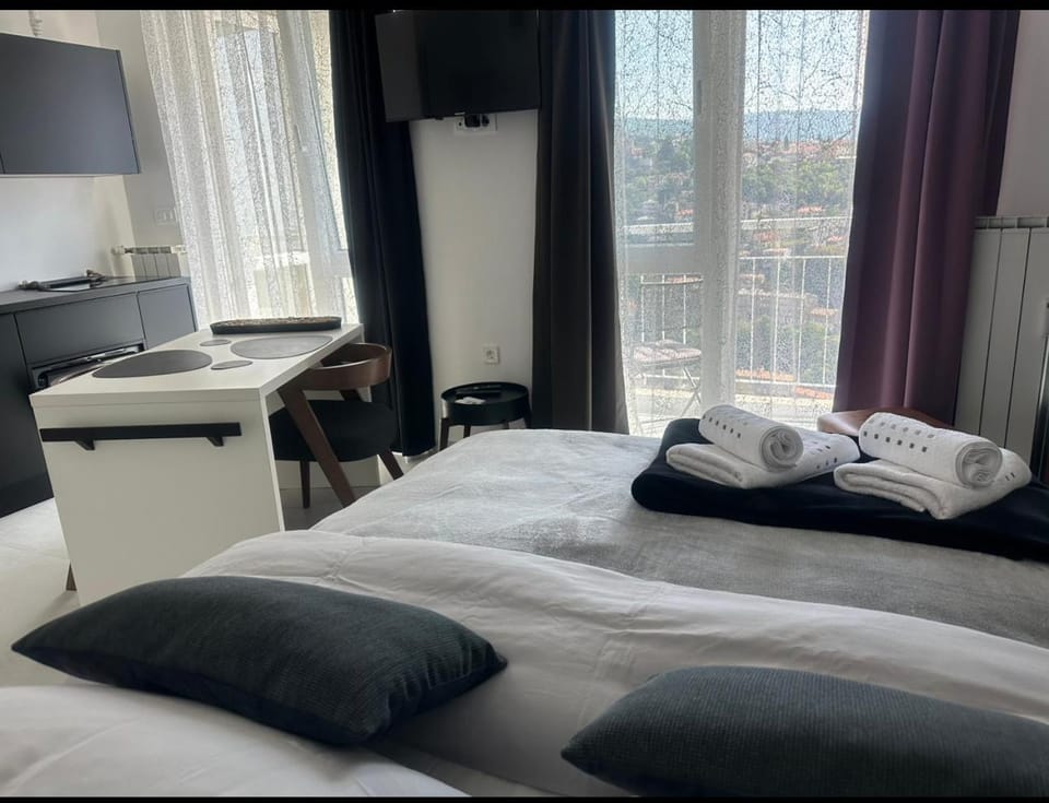Bed, Photo of the whole room, towels