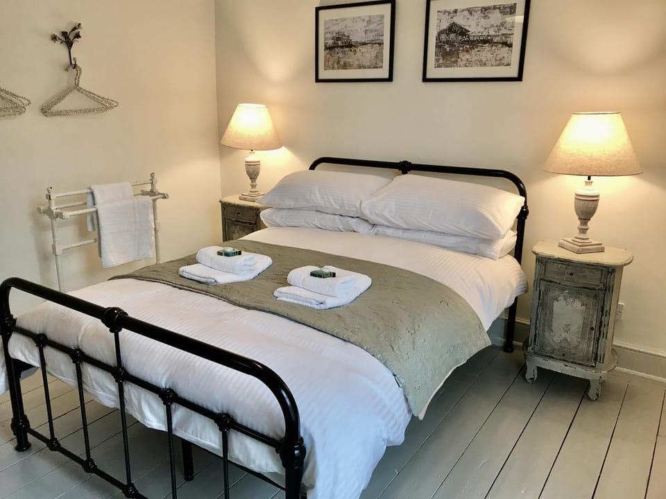 Bed, Bedroom, towels, wardrobe