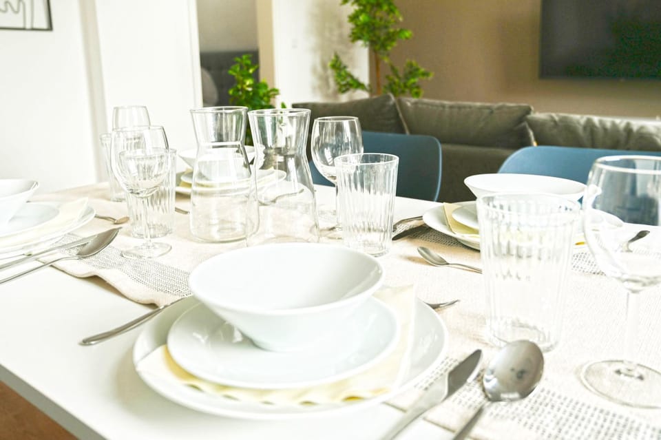 Food and drinks, Seating area, Food